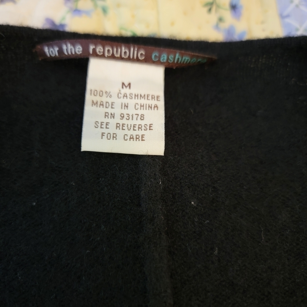 For the Republic V Neck Cashmere Sweater Size M - Picture 4 of 4